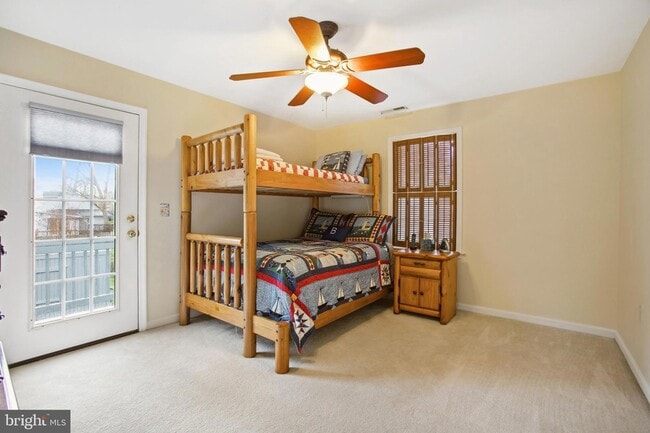 Building Photo - 6117 Riverview Dr