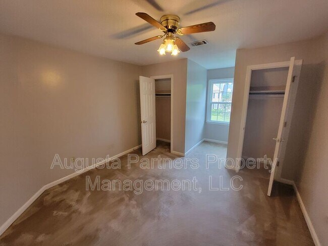 Building Photo - 650 Woodstone Way