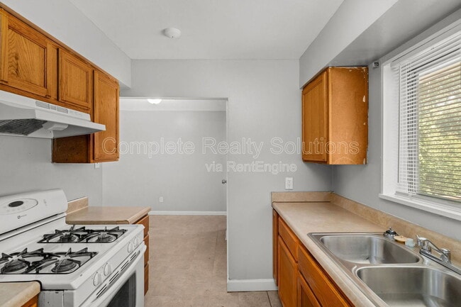 Building Photo - 10116 Crown Point Dr