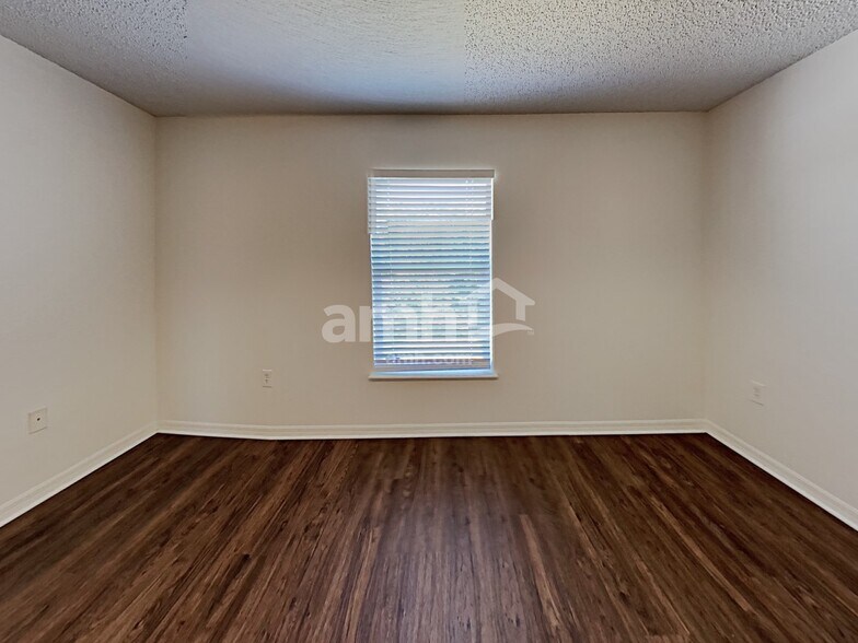 Building Photo - 10421 Opus Dr
