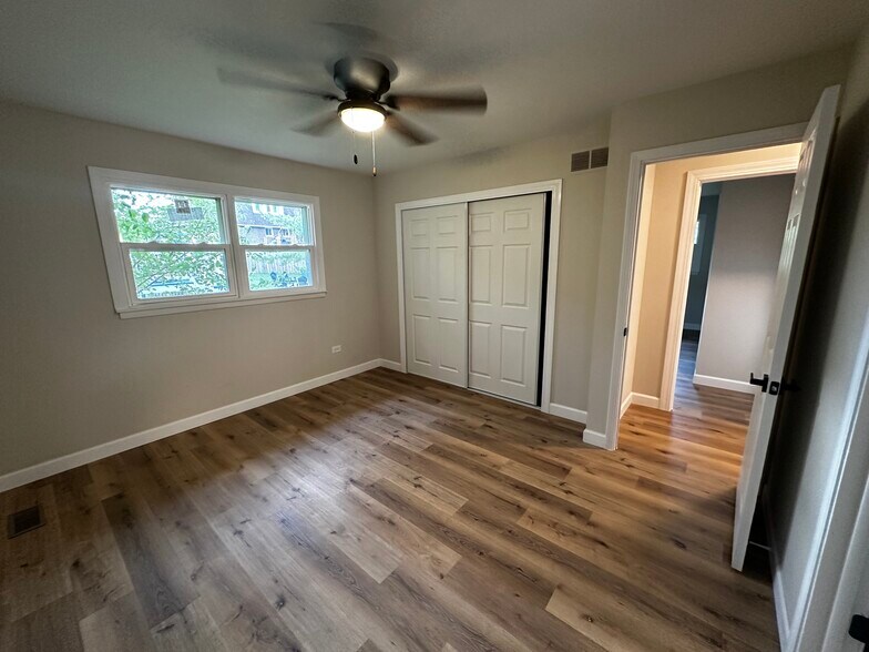 Building Photo - 10325 S Interlochen Dr