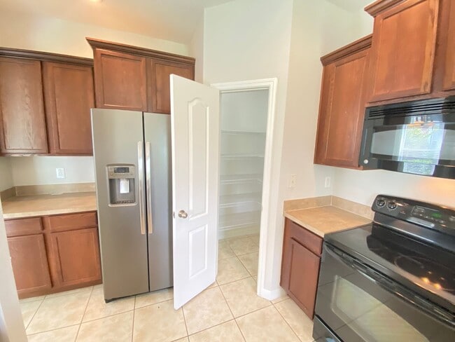 Building Photo - Gated Community!  Carter Glen Community 3/...