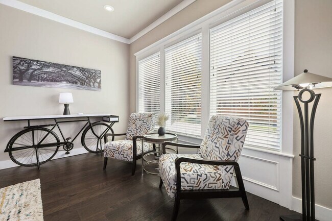 Building Photo - 402 SW 5th St