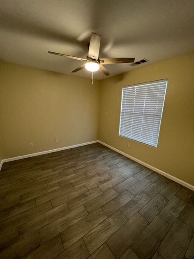 Building Photo - Southwest Bakersfield 4 Bedroom Home