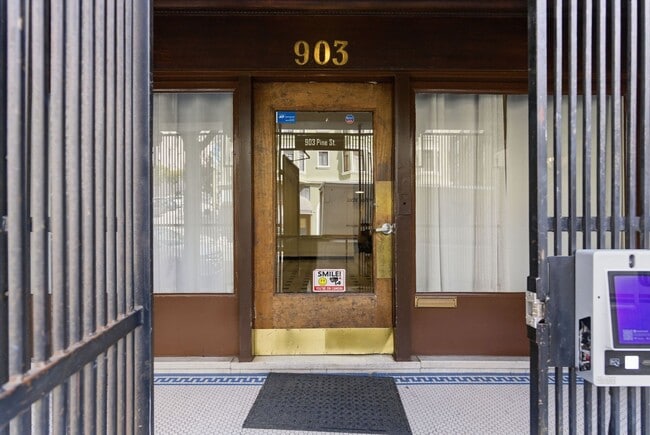 Building Photo - 903 Pine St