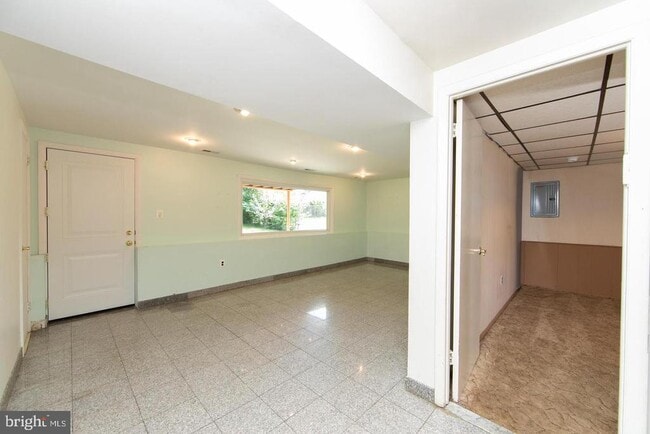 Building Photo - 15 Knollwood Dr