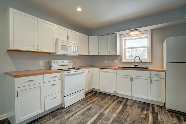 Building Photo - 1924 3rd Ave