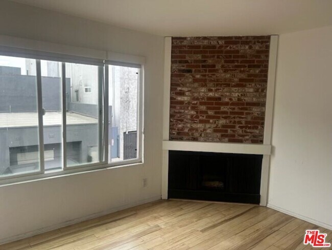 Building Photo - 10 19th Ave