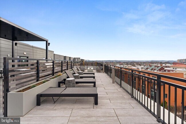 Building Photo - 701 Swann Ave