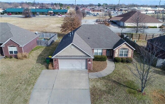 Primary Photo - 569 Westfield St