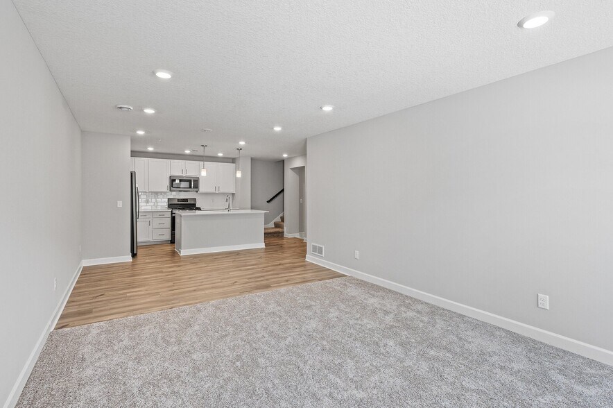 Building Photo - 15008 Ahena Curv