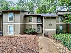 Building Photo - 8740 Roswell Rd