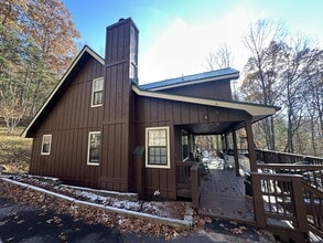 Building Photo - 155 April Ln