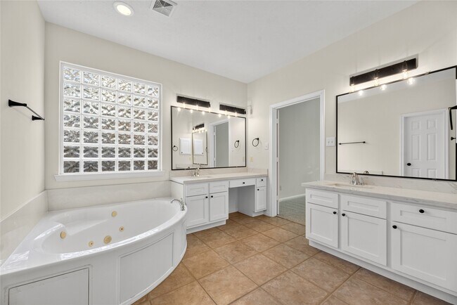 Building Photo - 25830 Clear Springs Way