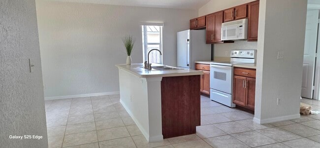 Building Photo - 1061 SW Charcoal Ave