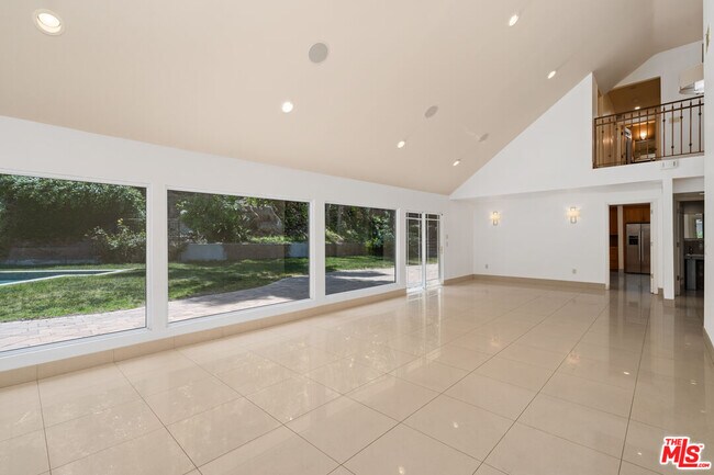 Building Photo - 10926 Alta View Dr