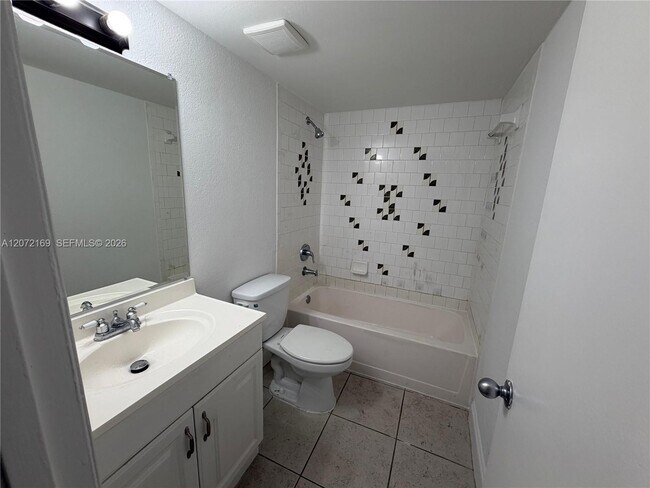 Building Photo - 11101 Royal Palm Blvd