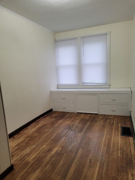 Building Photo - 814 Collier Ave