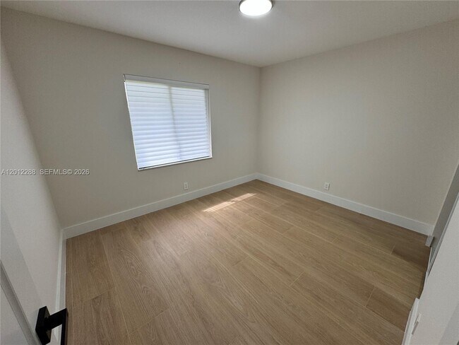 Building Photo - 9234 Southampton Pl