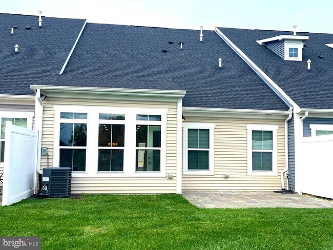 Building Photo - 33789 Freeport Dr