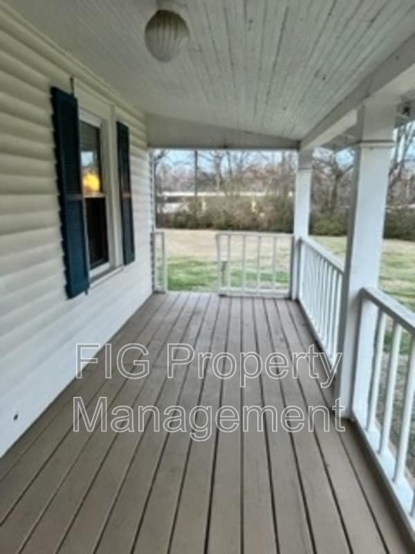 Building Photo - 444 Louisville Road