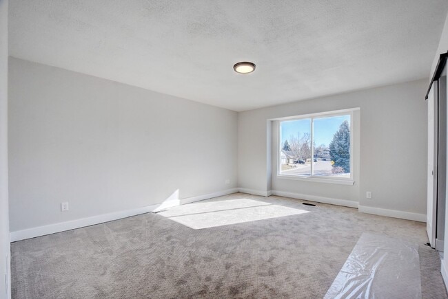 Building Photo - Willow Creek Home 4BR/3BA with attached 2 car garage! AVAIL 7/15/26