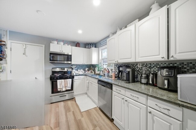 Building Photo - 94 S 21st Ave