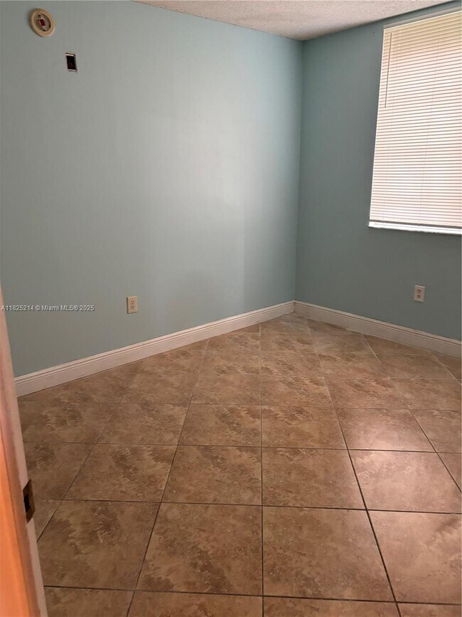 Building Photo - 777 SW 111th Way