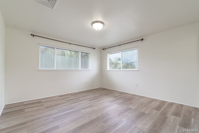 Building Photo - 4 Bed 2.5 Bath in Hoonani