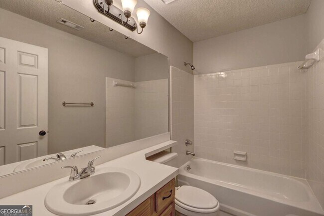 Building Photo - 601 Ridgefield Dr