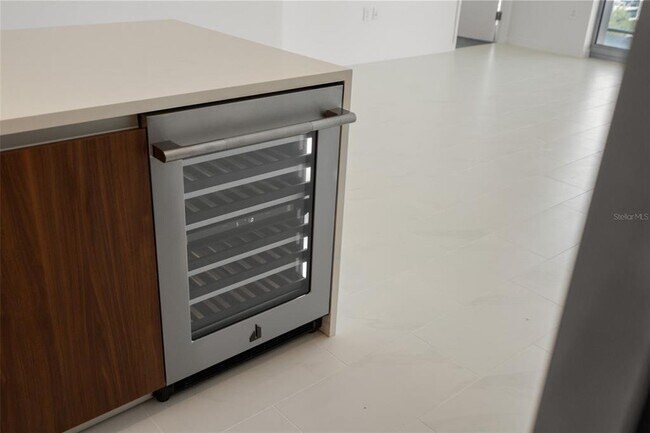 Building Photo - 400 Central Ave