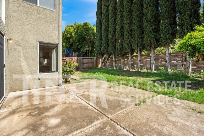 Building Photo - 6931 Romanzo Way