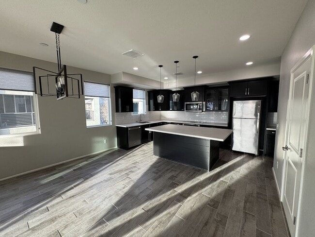 Building Photo - Chandler Luxury Townhome