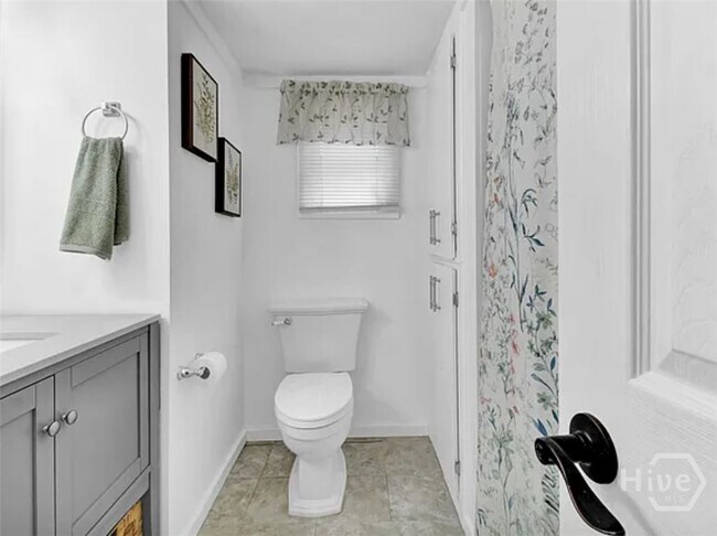 Building Photo - 304 E Fourth St