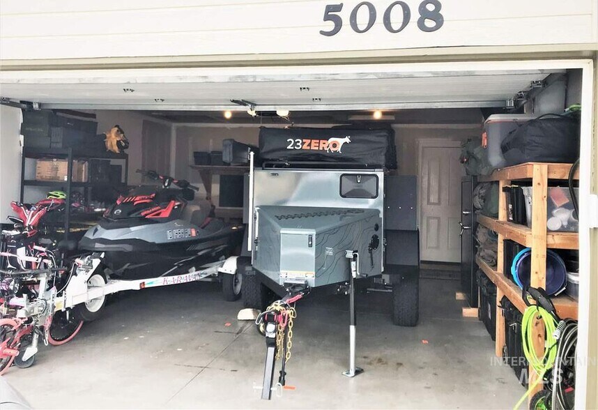 Building Photo - 5008 N Rothmans Ave