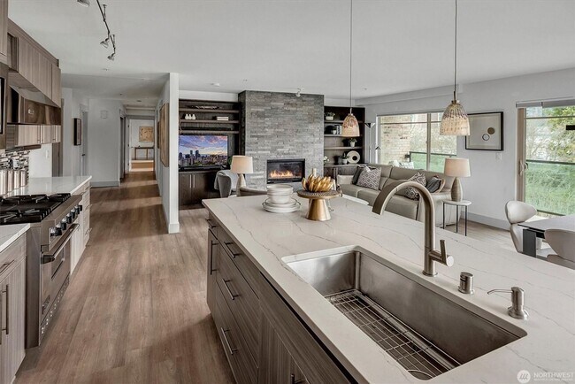 Building Photo - 3Bd/2Ba Bellevue Condo
