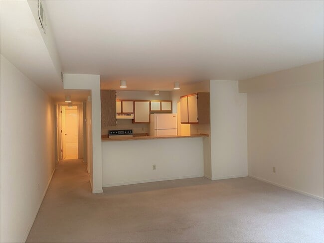 Building Photo - 1000 Linden Ave