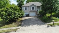 Building Photo - Charming Home in a South Columbia