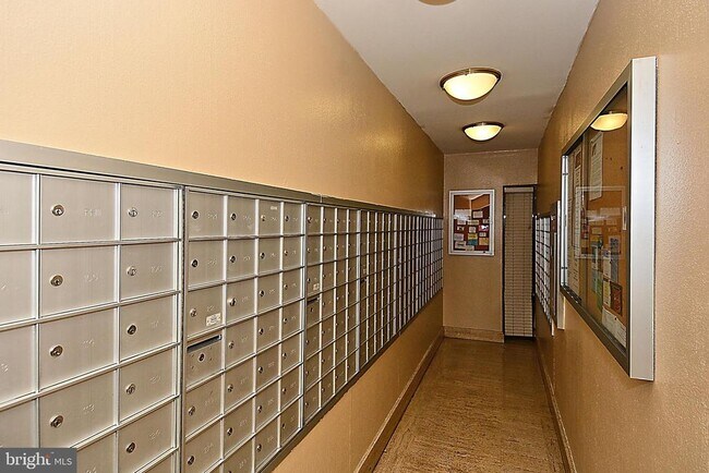 Building Photo - 1300 Army Navy Dr
