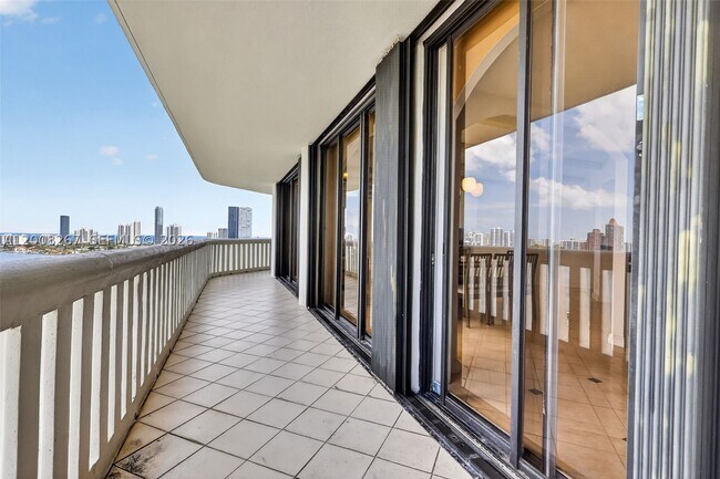 Building Photo - 3000 Island 2305 Is