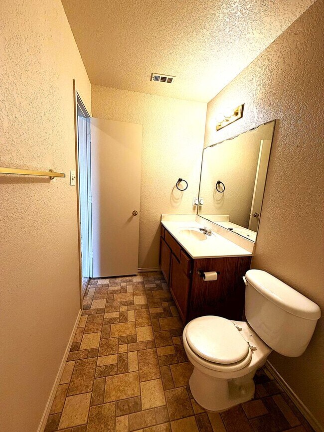 Building Photo - 5208 Lauren Lea Dr