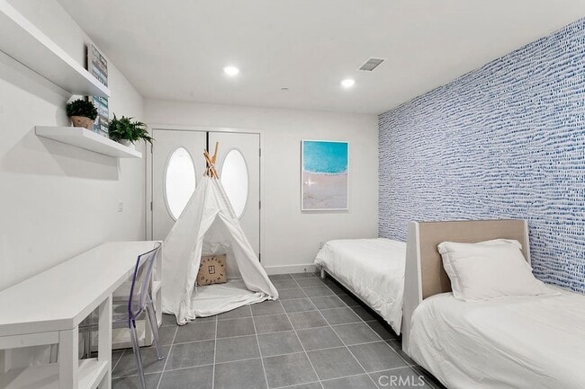 Building Photo - 3440 Doheny Way