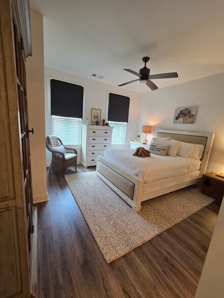 Secondary BR fits King Size bed - 423 Johnson Ct