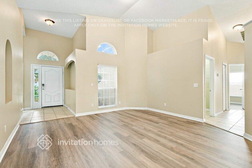 Building Photo - 300 Balogh Pl