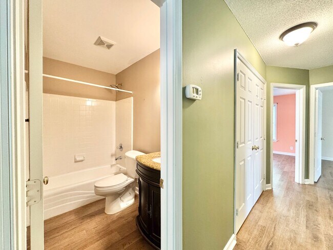 Building Photo - Adorable 3 Bedroom Home in High Point!
