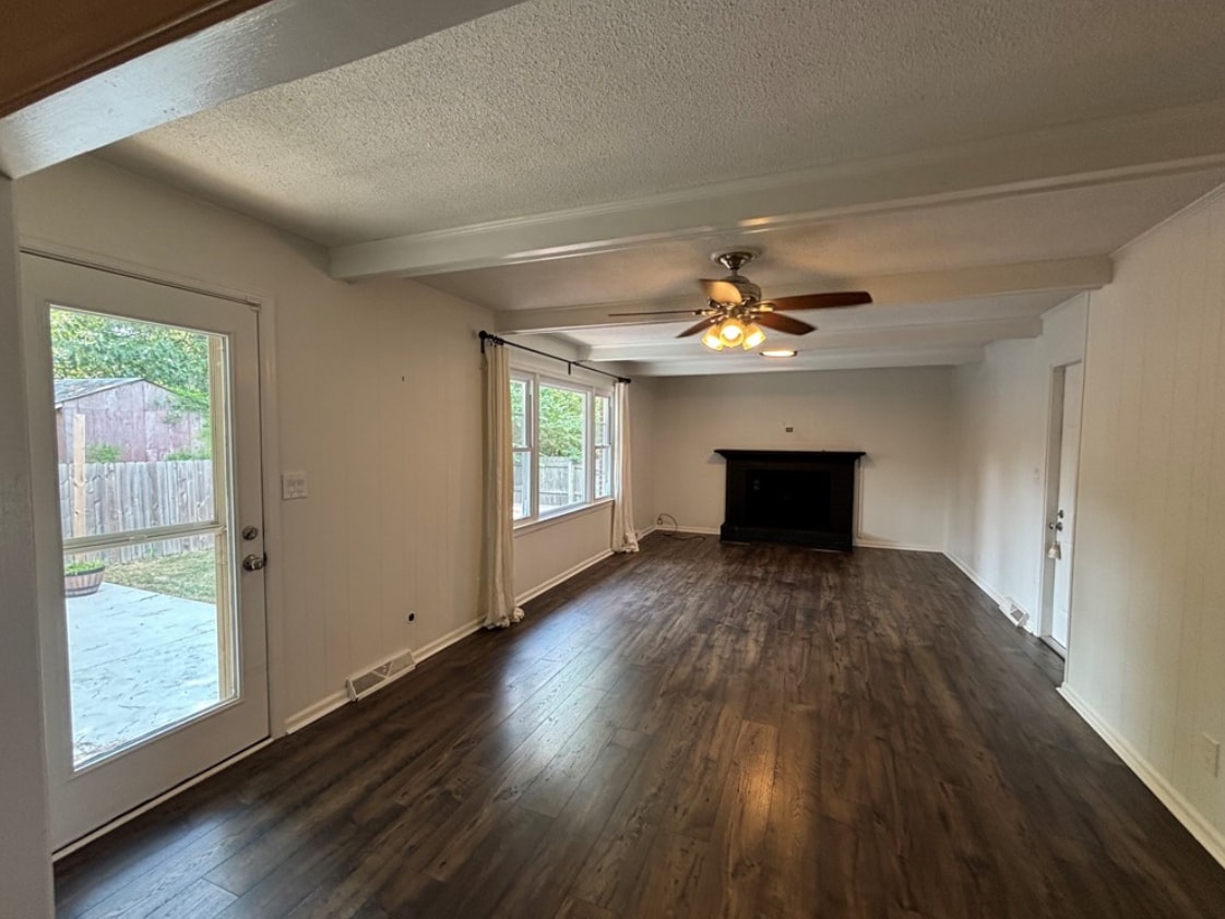 Building Photo - 723 Sir Walter Cir