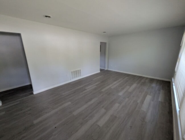 Building Photo - 11913 Bridgevale Ave