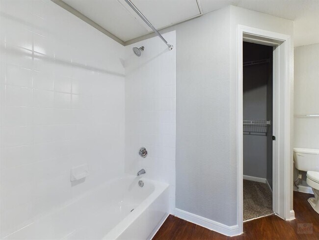 Building Photo - 2320 Gracy Farms Ln