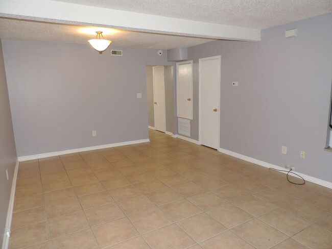 Building Photo - 8807_HUNTER_RIDGE