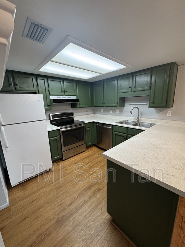 Building Photo - 834 E Fountain St